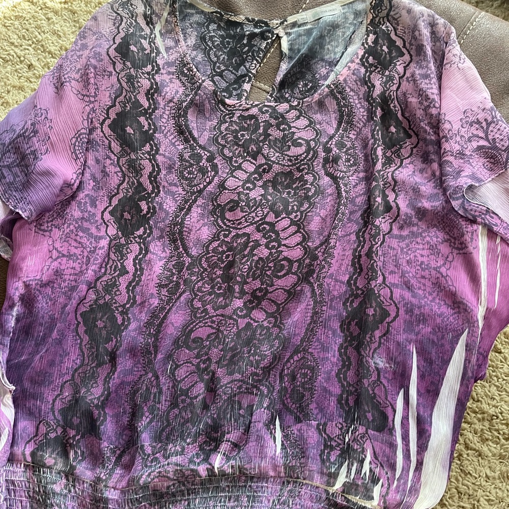Maurice’s, size 1, beautiful purple and pink hue shirt.
